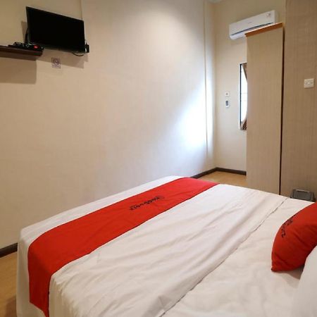 Reddoorz Plus Near Universitas Sumatera Utara Medan Esterno foto
