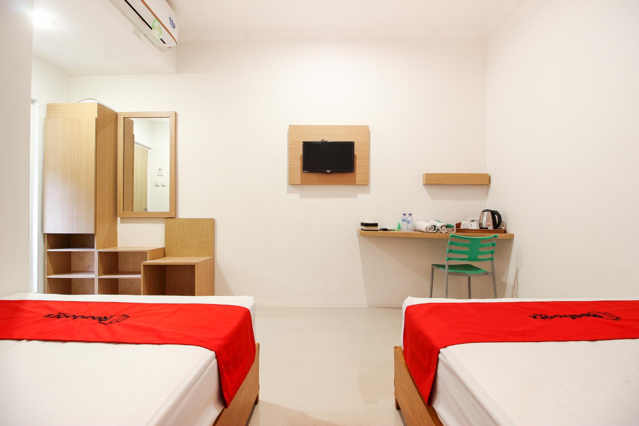 Reddoorz Plus Near Universitas Sumatera Utara Medan Esterno foto