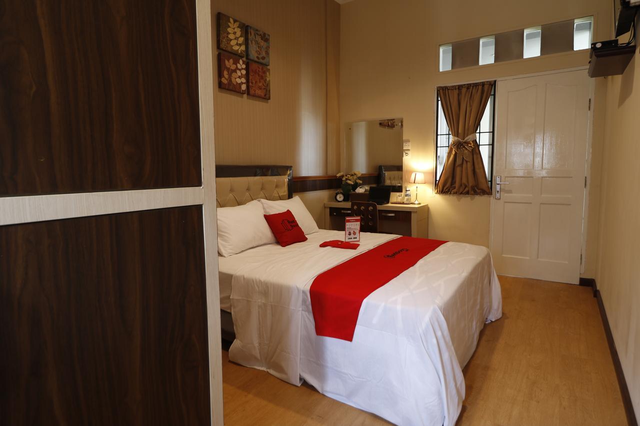 Reddoorz Plus Near Universitas Sumatera Utara Medan Esterno foto