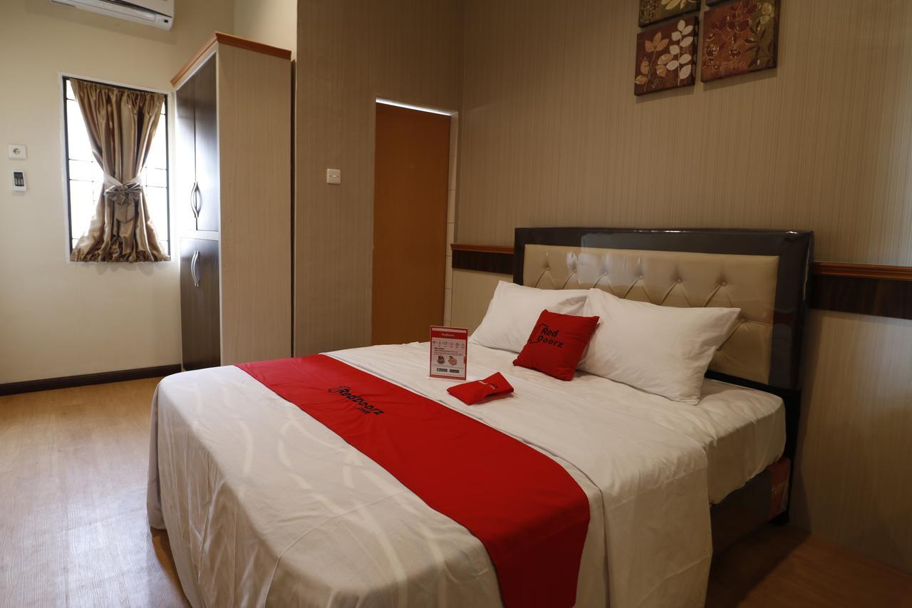 Reddoorz Plus Near Universitas Sumatera Utara Medan Esterno foto