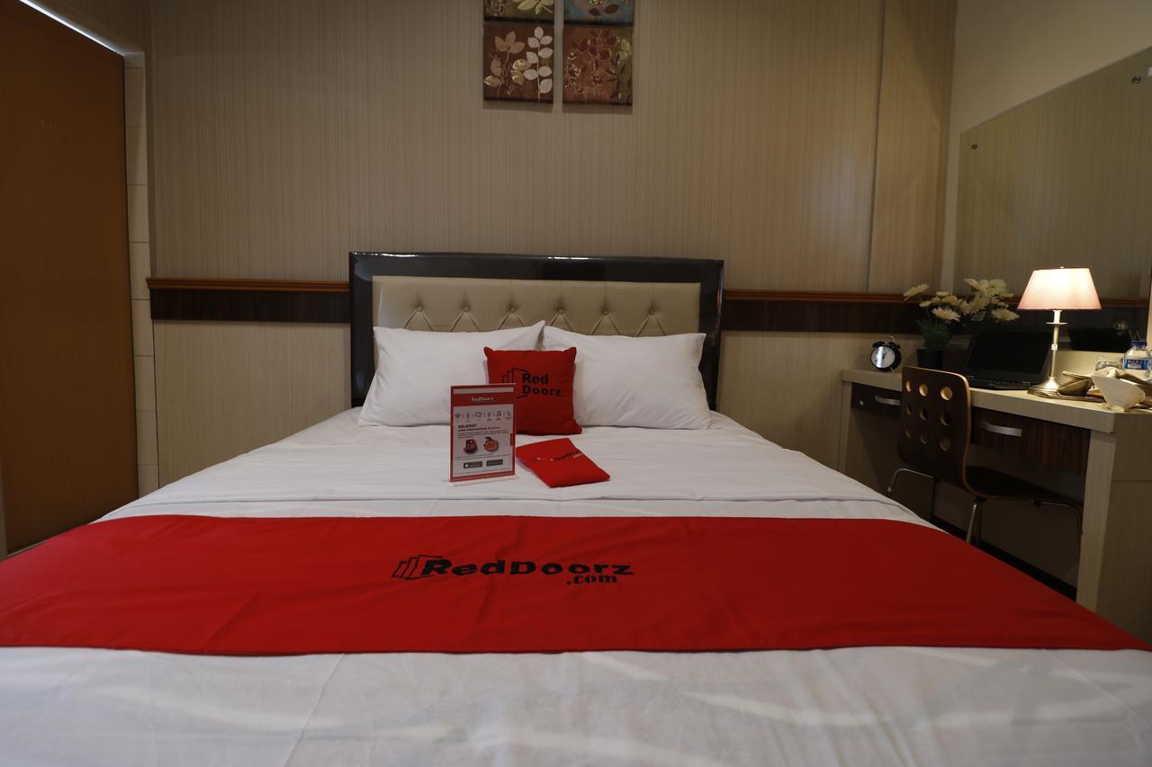 Reddoorz Plus Near Universitas Sumatera Utara Medan Esterno foto