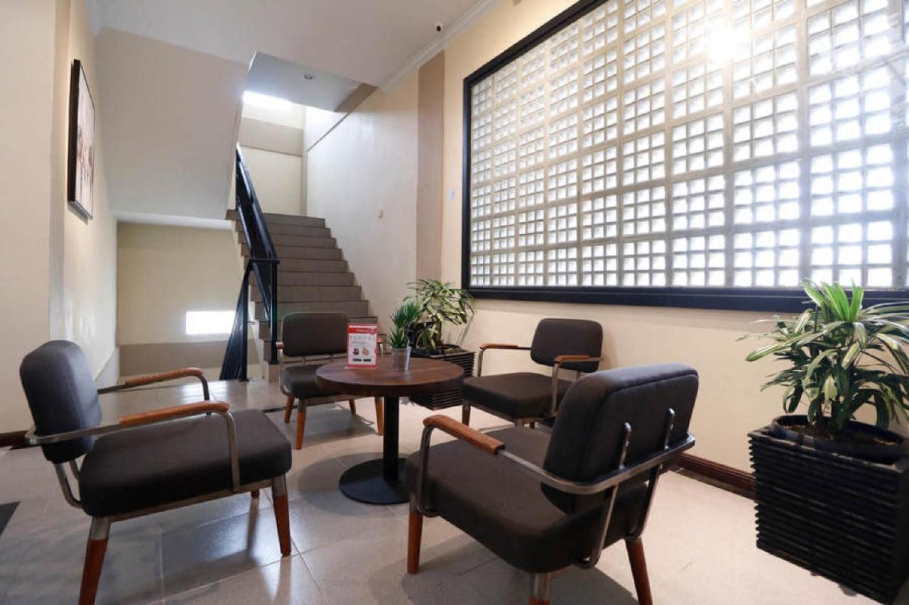 Reddoorz Plus Near Universitas Sumatera Utara Medan Esterno foto