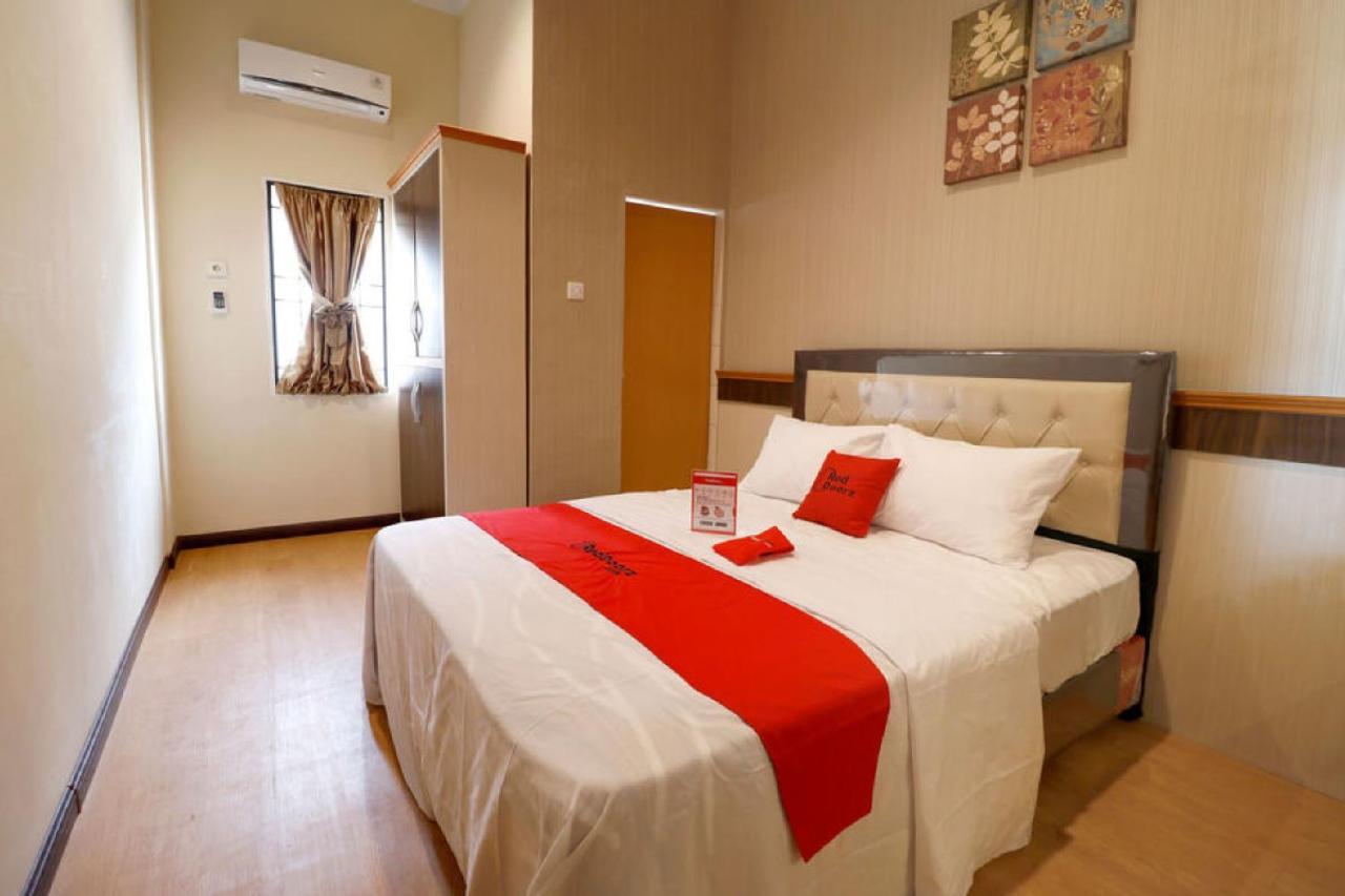 Reddoorz Plus Near Universitas Sumatera Utara Medan Esterno foto