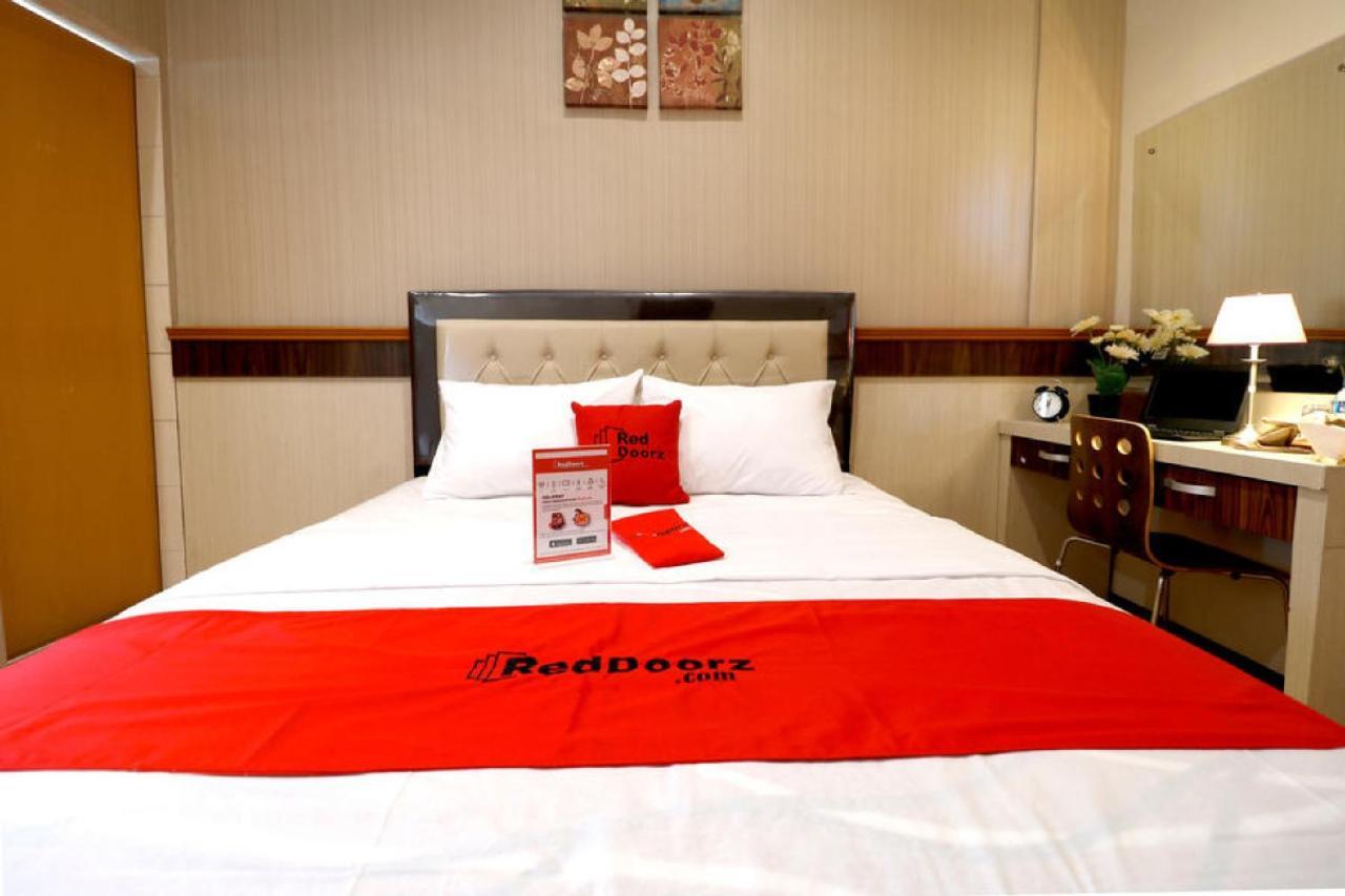 Reddoorz Plus Near Universitas Sumatera Utara Medan Esterno foto